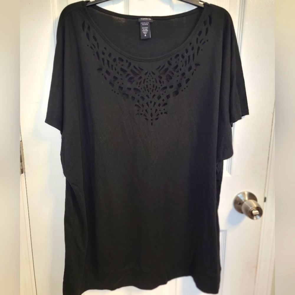 Torrid Plus Size Shirt Black Size 4
